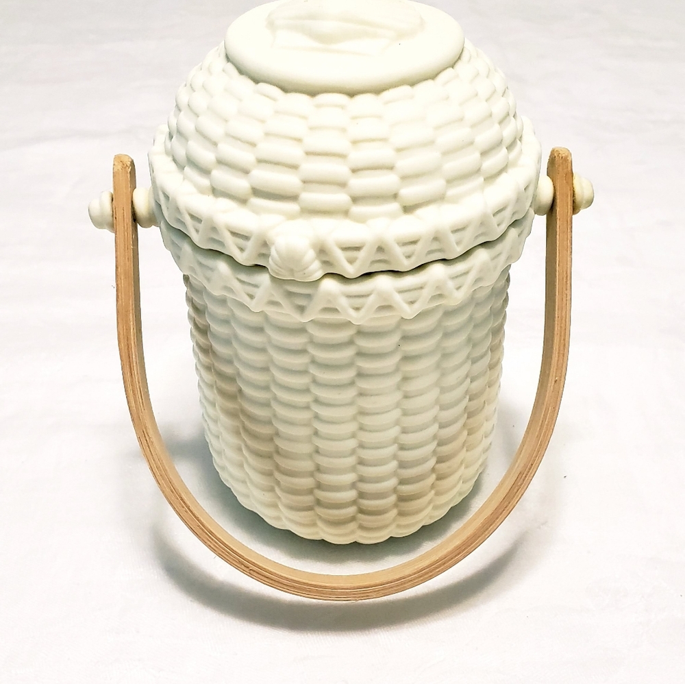 Porcelain Basket - Picture 3 of 9